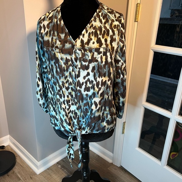 v-neck button and tie blouse and matching pants Chicos sz 1 EUC - Picture 1 of 11